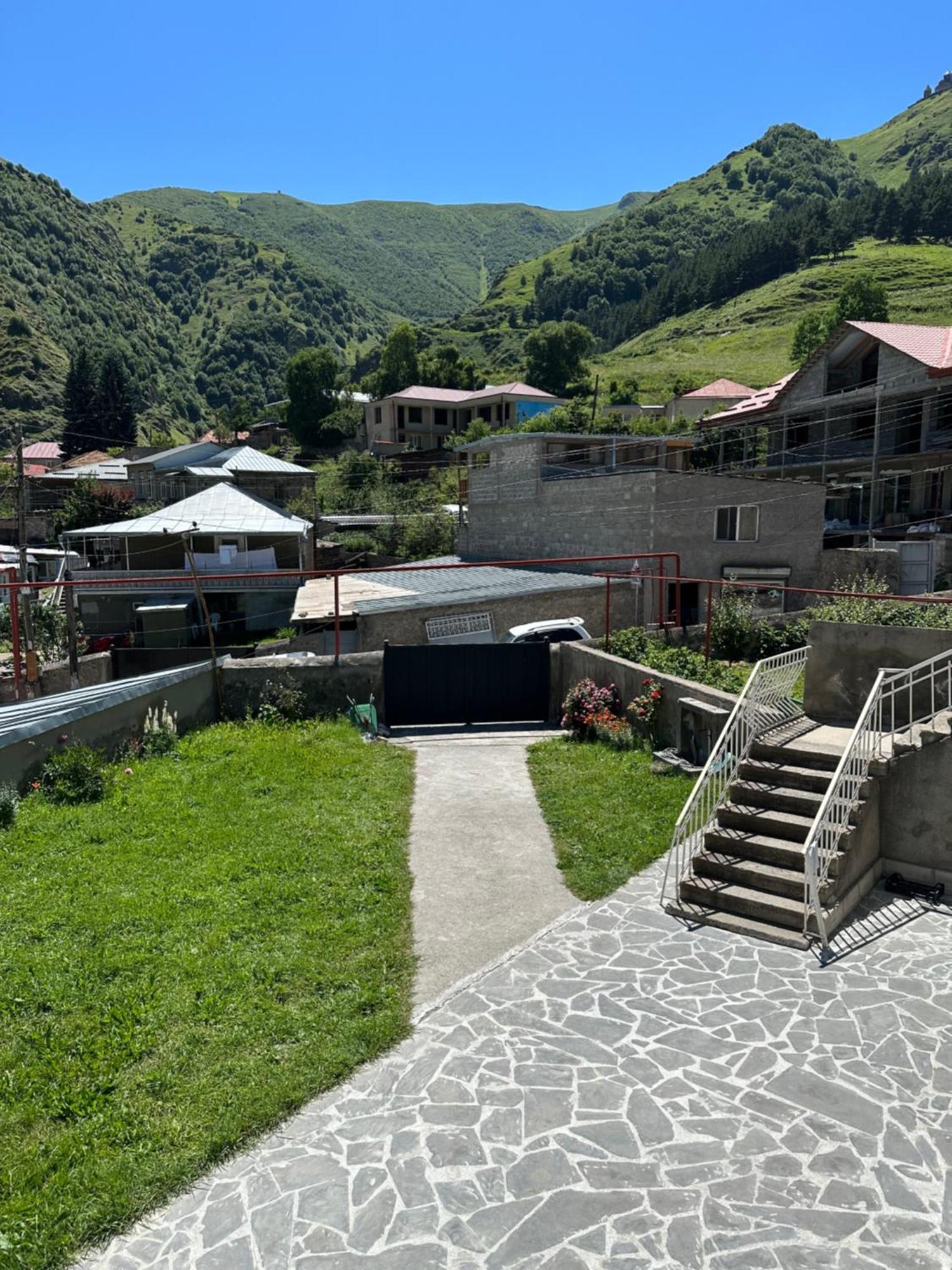 Polaris Kazbegi Hotell Exteriör bild