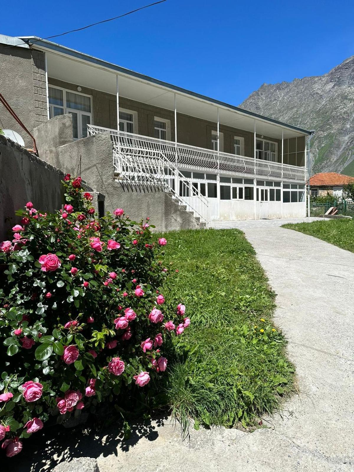 Polaris Kazbegi Hotell Exteriör bild